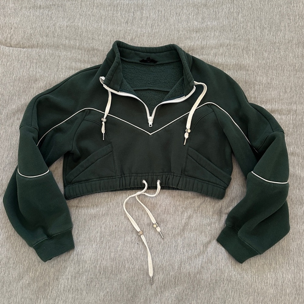 H:ours Long sleeve cropped sweater